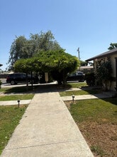 1094 W D St in Lemoore, CA - Building Photo - Building Photo