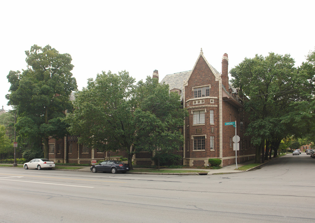 Broadway Apartments in Columbus, OH - Building Photo