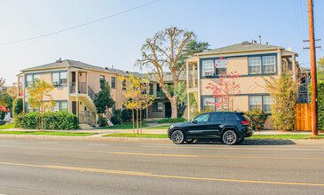 Highland Glen in Glendale, CA - Building Photo - Building Photo