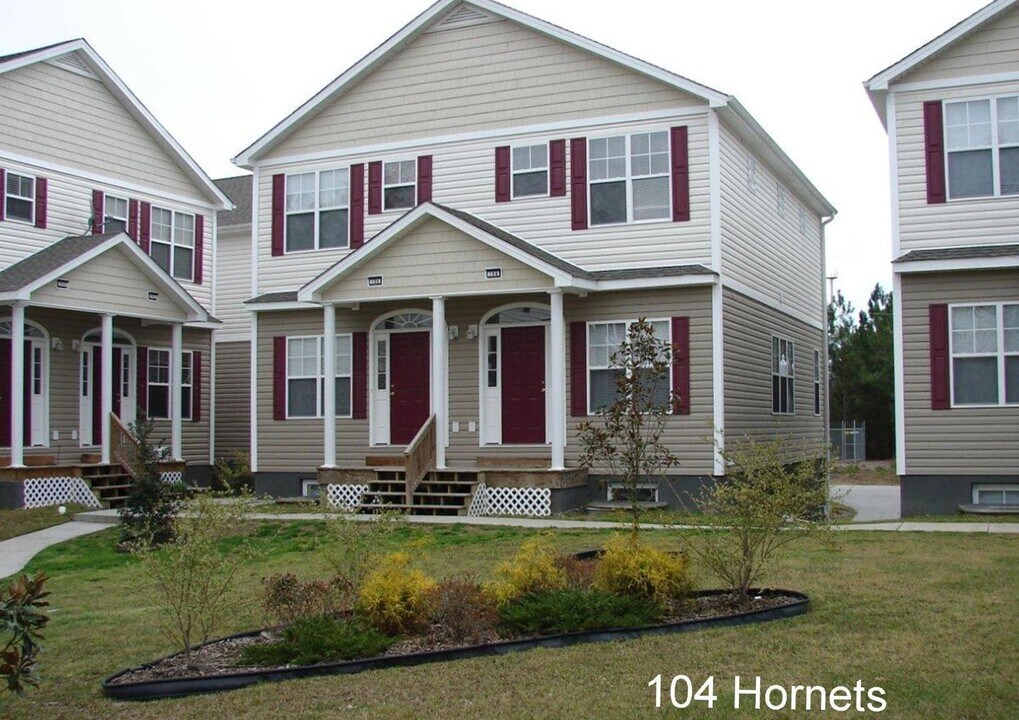 104 Hornets Ct in Havelock, NC - Building Photo