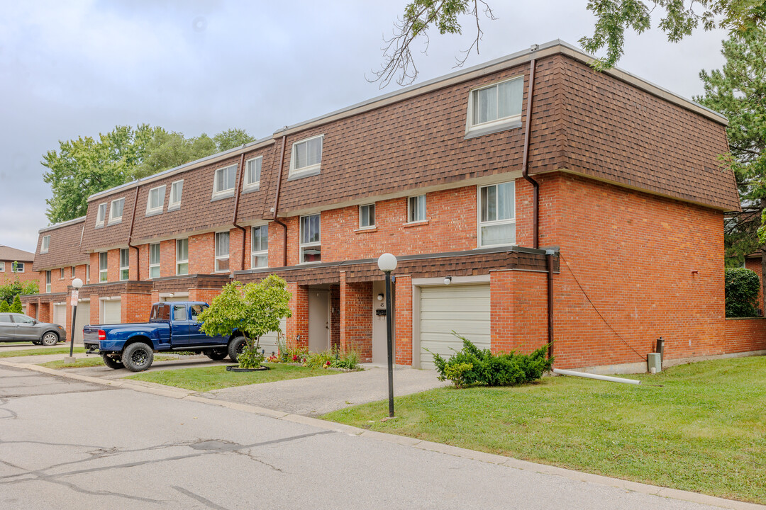 2395 Bromsgrove Rd in Mississauga, ON - Building Photo