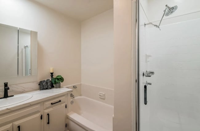 220 E Live Oak St in San Gabriel, CA - Building Photo - Building Photo