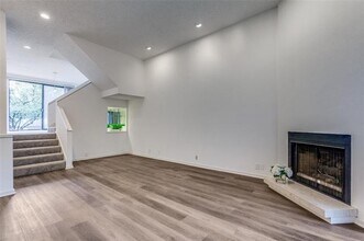 5990 Lindenshire Ln in Dallas, TX - Building Photo - Building Photo