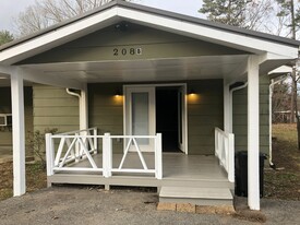 208 cagle rd, Unit B in East Flat Rock, NC - Building Photo