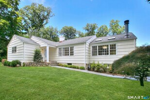 10 Woodcock Ln in Westport, CT - Building Photo