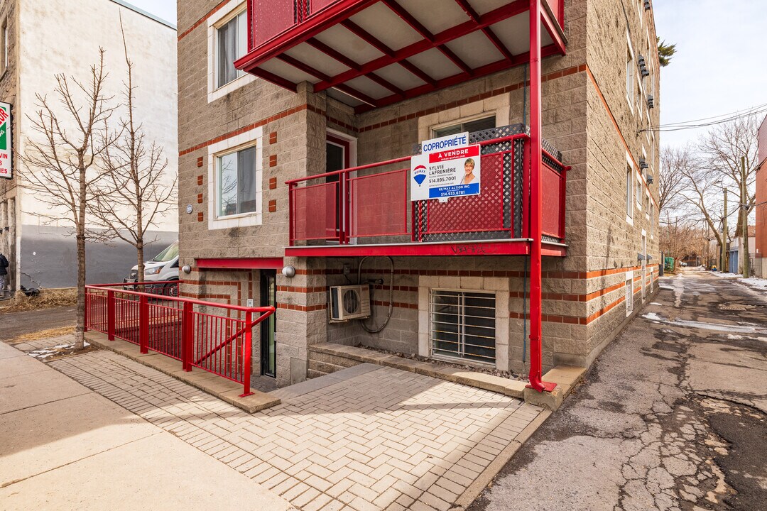 1974 Rosemont Boul in Montréal, QC - Building Photo