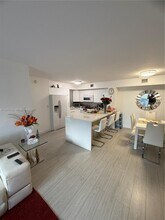 4540 NW 107th Ave in Miami, FL - Building Photo - Building Photo