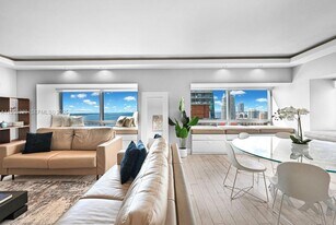 1435 Brickell Ave in Miami, FL - Building Photo
