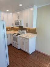 1379 Snow St-Unit -Apt 2 in Mountain View, CA - Building Photo - Building Photo