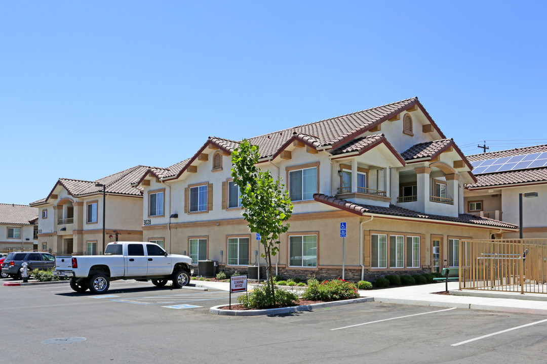 Woodbridge Place Apartments in Merced, CA - Building Photo