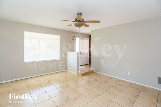4015 W Mountain View Rd in Phoenix, AZ - Foto de edificio - Building Photo