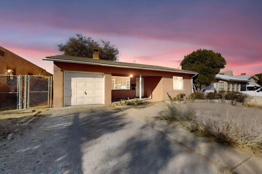 327 Jefferson St NE in Albuquerque, NM - Building Photo