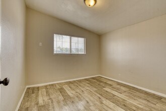 2047 W Lingard St in Lancaster, CA - Building Photo - Building Photo