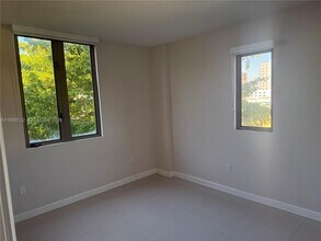 2630 SW 28th St in Miami, FL - Foto de edificio - Building Photo