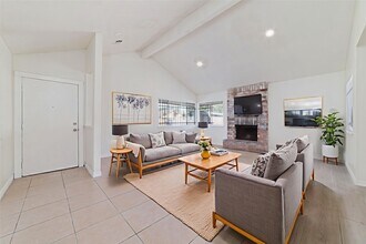 5711 Longforest Dr in Houston, TX - Building Photo - Building Photo