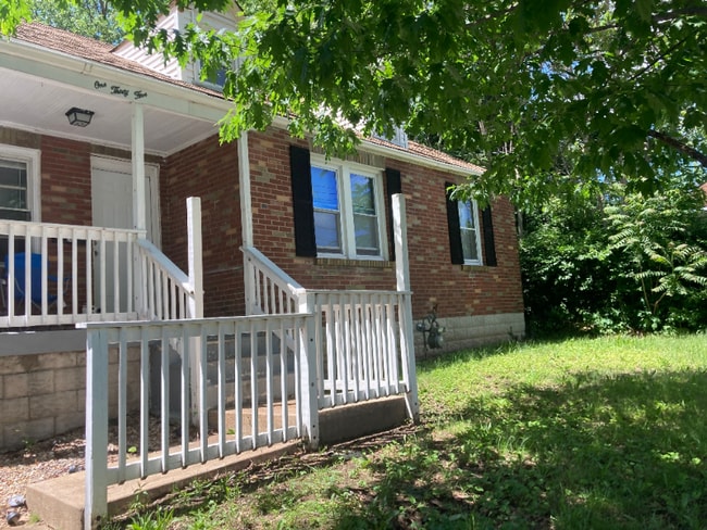 135 N Dade Ave in Ferguson, MO - Building Photo - Building Photo