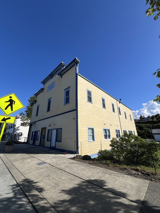 316 W 1st St in Port Angeles, WA - Foto de edificio