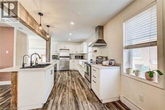 107 Ellis Ave in Kitchener, ON - Building Photo - Building Photo