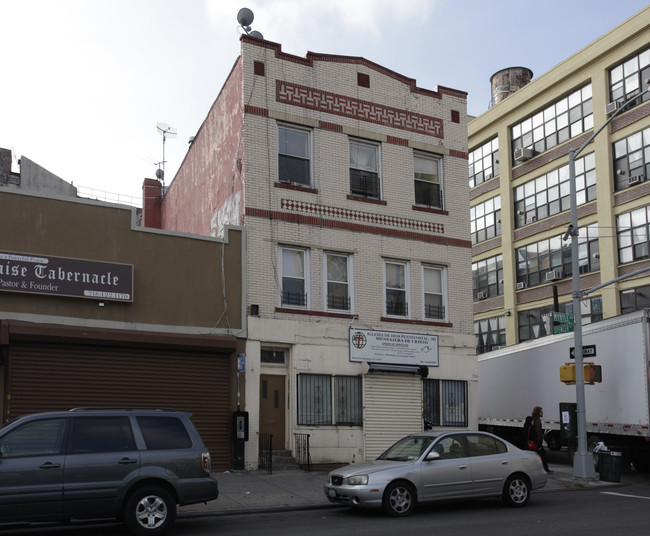 706 Myrtle Ave in Brooklyn, NY - Foto de edificio - Building Photo