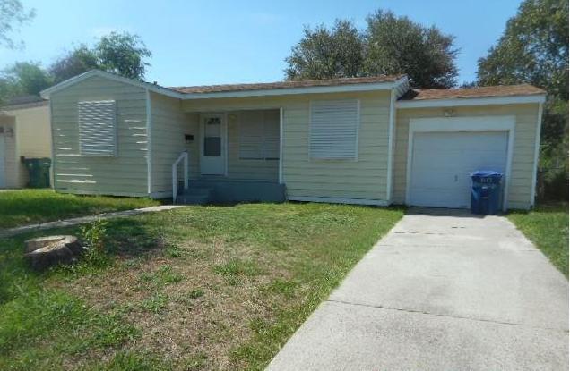 1617 Cambridge Dr in Corpus Christi, TX - Foto de edificio