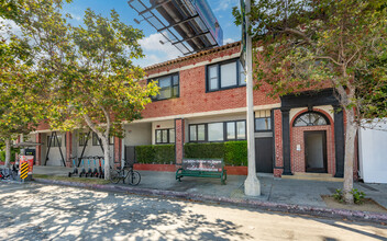 923-933 Venice Blvd in Venice, CA - Building Photo - Building Photo