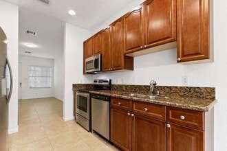 6120 SE Portofino Cir in Hobe Sound, FL - Building Photo - Building Photo