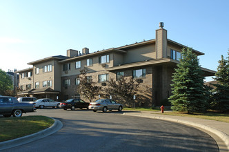 West Apartments in Burnsville, MN - Building Photo - Building Photo