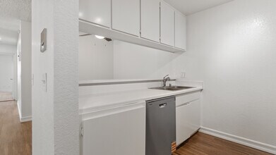 Villa Temecula Apartments in San Diego, CA - Building Photo - Building Photo