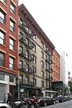 98-100 Thompson St in New York, NY - Building Photo - Building Photo