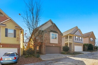 1610 Chattahoochee Ct in Atlanta, GA - Building Photo - Building Photo