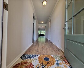 5414 Town Square Way in Flowery Branch, GA - Building Photo - Building Photo