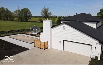 9230 E Southport Rd in Indianapolis, IN - Building Photo - Building Photo