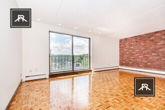 33 Harris St in Brookline, MA - Building Photo - Building Photo