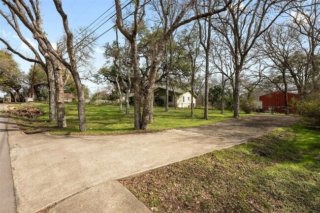 7 Lone Oak Trail in Sunset Valley, TX - Building Photo - Building Photo