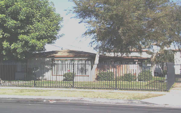 2323-2337 W Roberta Ave in Fullerton, CA - Building Photo - Building Photo