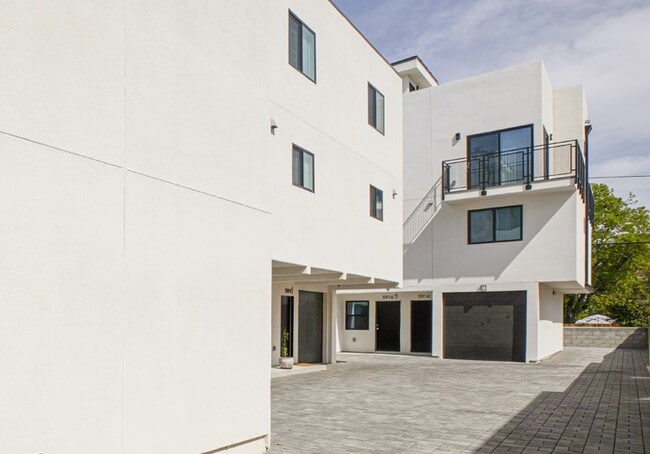 5916 Tujunga Ave in North Hollywood, CA - Building Photo - Building Photo