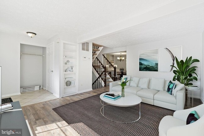 3618 Wharf Ln in Triangle, VA - Foto de edificio - Building Photo