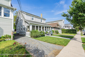 57 Ocean Ave in Manasquan, NJ - Building Photo - Building Photo