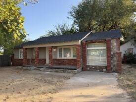 1124 S Holly Ln in Midwest City, OK - Building Photo