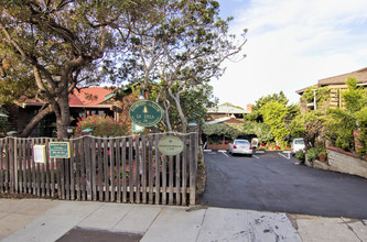 Redwood Hollow in La Jolla, CA - Building Photo - Building Photo