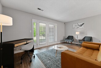 Premier Apartments in Austell, GA - Foto de edificio - Building Photo