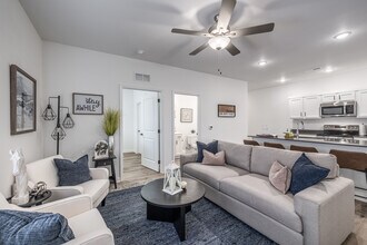 Gated Villa Apartments at Kearney in Lexington, KY - Building Photo - Interior Photo