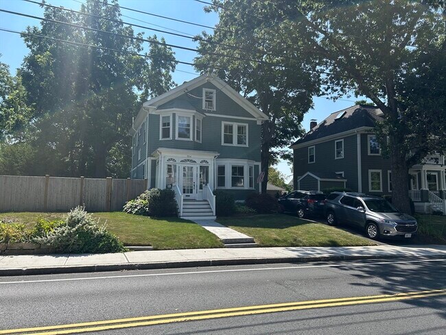 554 Washington St in Dedham, MA - Building Photo - Building Photo