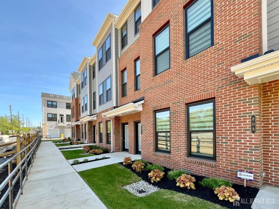 805 Shay Ct in West Windsor Township, NJ - Building Photo
