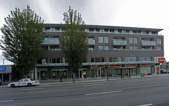 4302-4310 Hastings St in Burnaby, BC - Building Photo - Building Photo