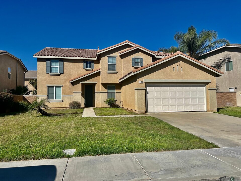 6483 Peridot Ct in Corona, CA - Building Photo