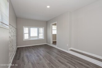 7912 Dalehurst Dr S in Jacksonville, FL - Building Photo - Building Photo