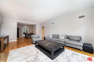 1358 Holmby Ave in Los Angeles, CA - Building Photo - Building Photo