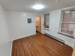 834 Christian St, Unit 2R in Philadelphia, PA - Building Photo - Building Photo