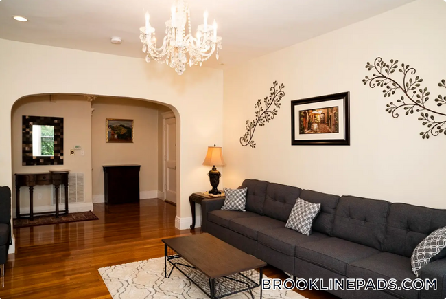 16 Euston St in Brookline, MA - Building Photo - Building Photo